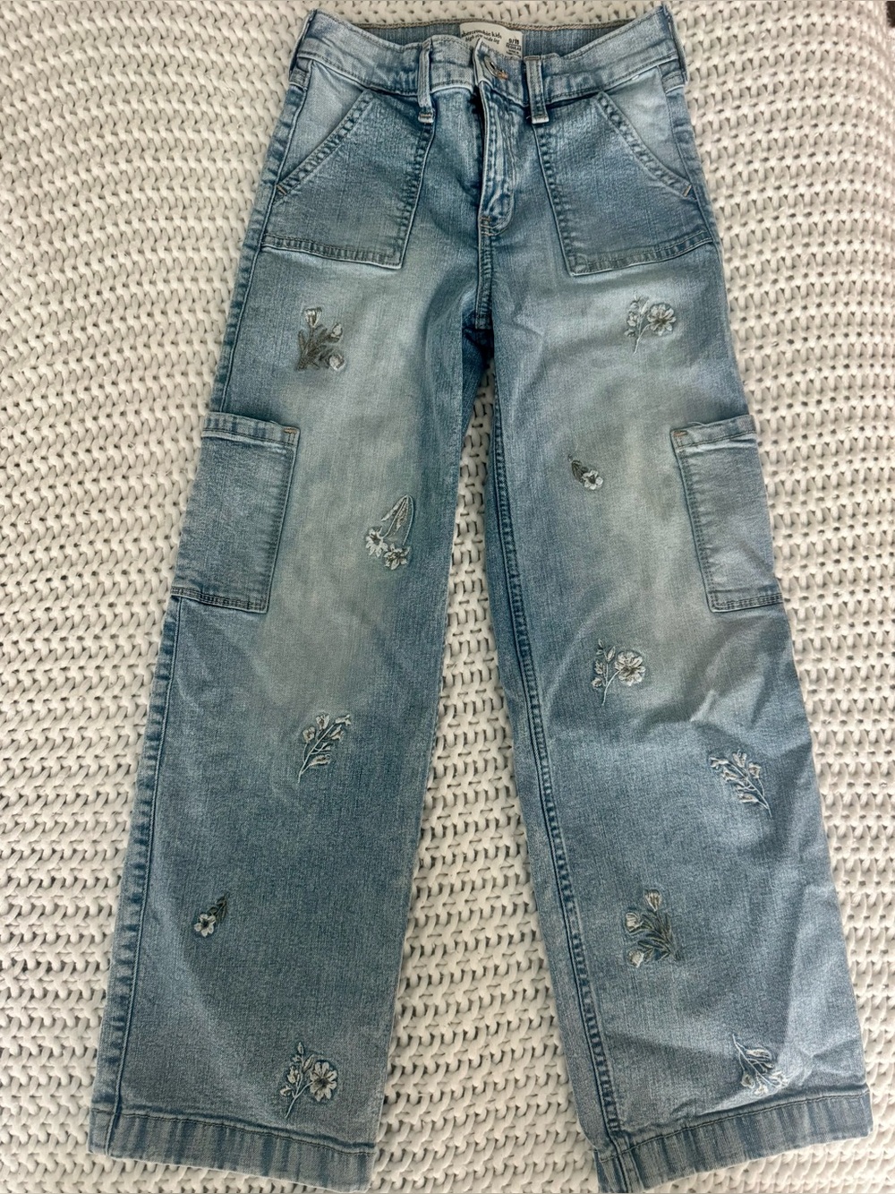 Girls Abercrombie Kids light  Blue wide legged Embroidered Cargo Jeans sz 9/10